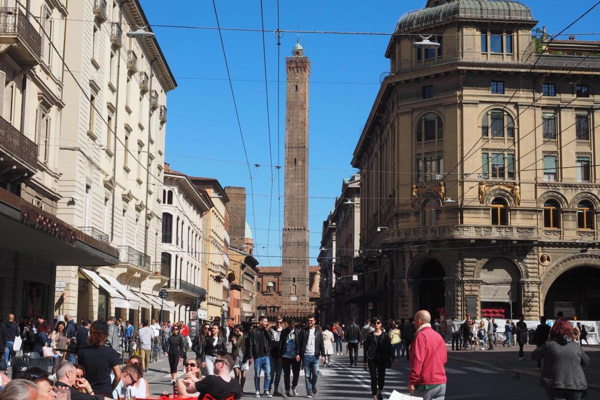 Bologna, perchè la Torre della Garisenda è a rischio crollo? L’allarme degli esperti