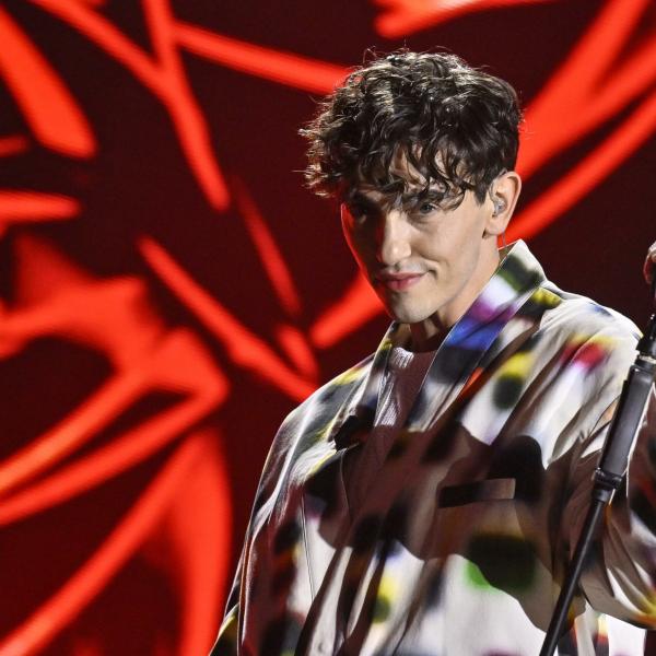 “Malumore francese”, Michele Bravi e Carla Bruni: testo e significato della canzone