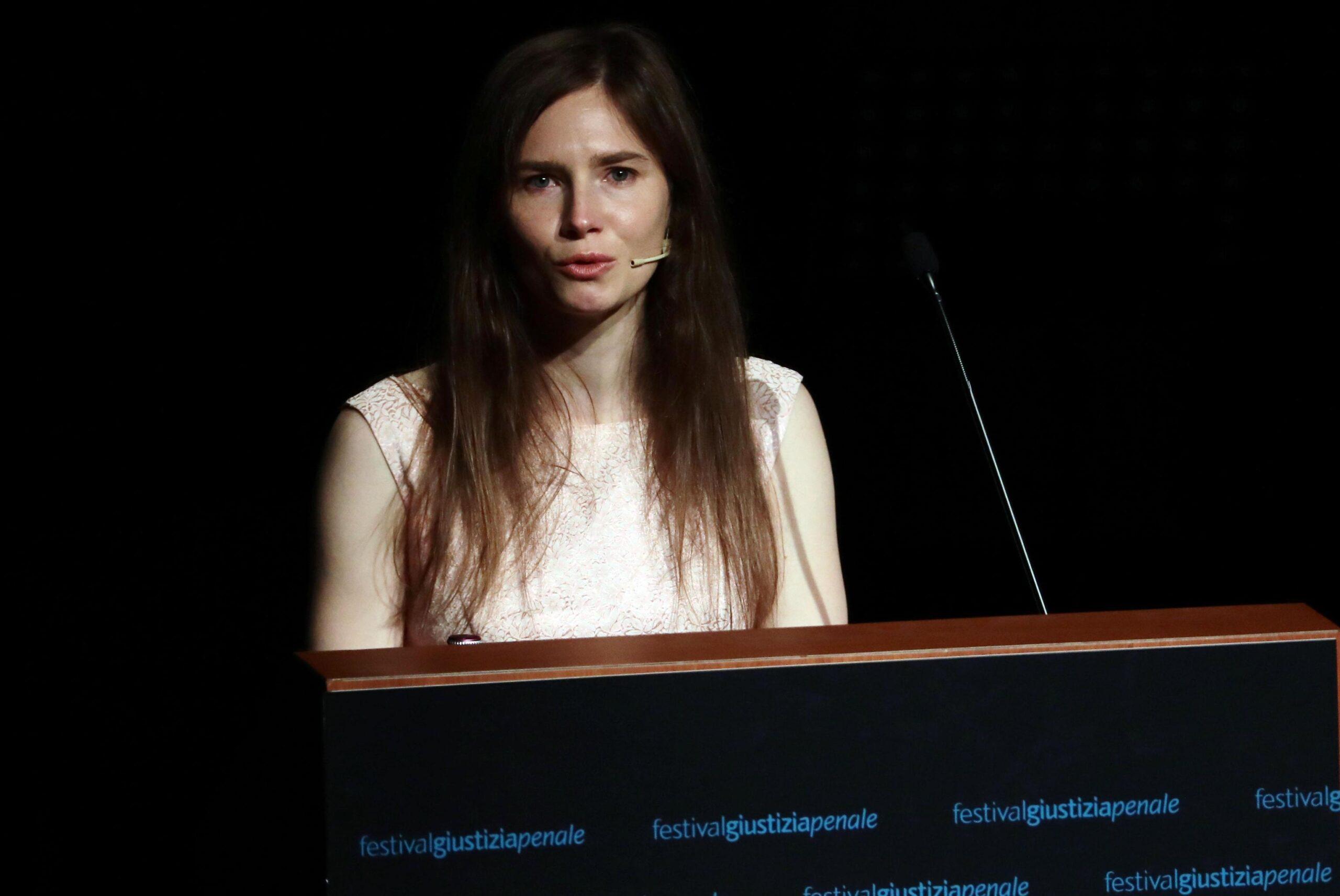 Amanda Knox e l’incontro con il pm di Perugia: “Lei è una persona diversa adesso”