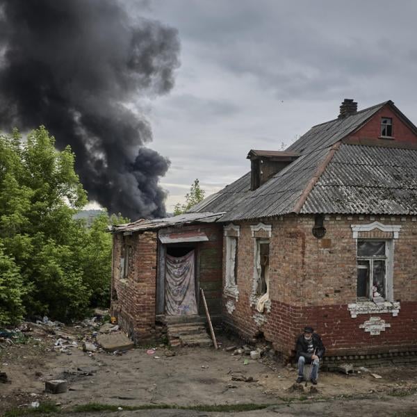 Guerra in Ucraina, attacchi russi su Kherson: 2 morti e un ferito. Quasi 10mila persone evacuate nella regione di Kharkiv