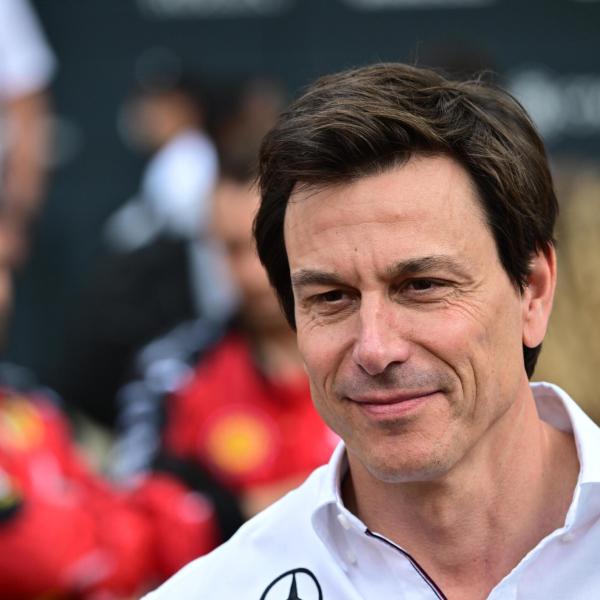 F1, Wolff: “Hamilton il miglior pilota del mondo. Se gli daremo una buona macchina può lottare per il titolo”