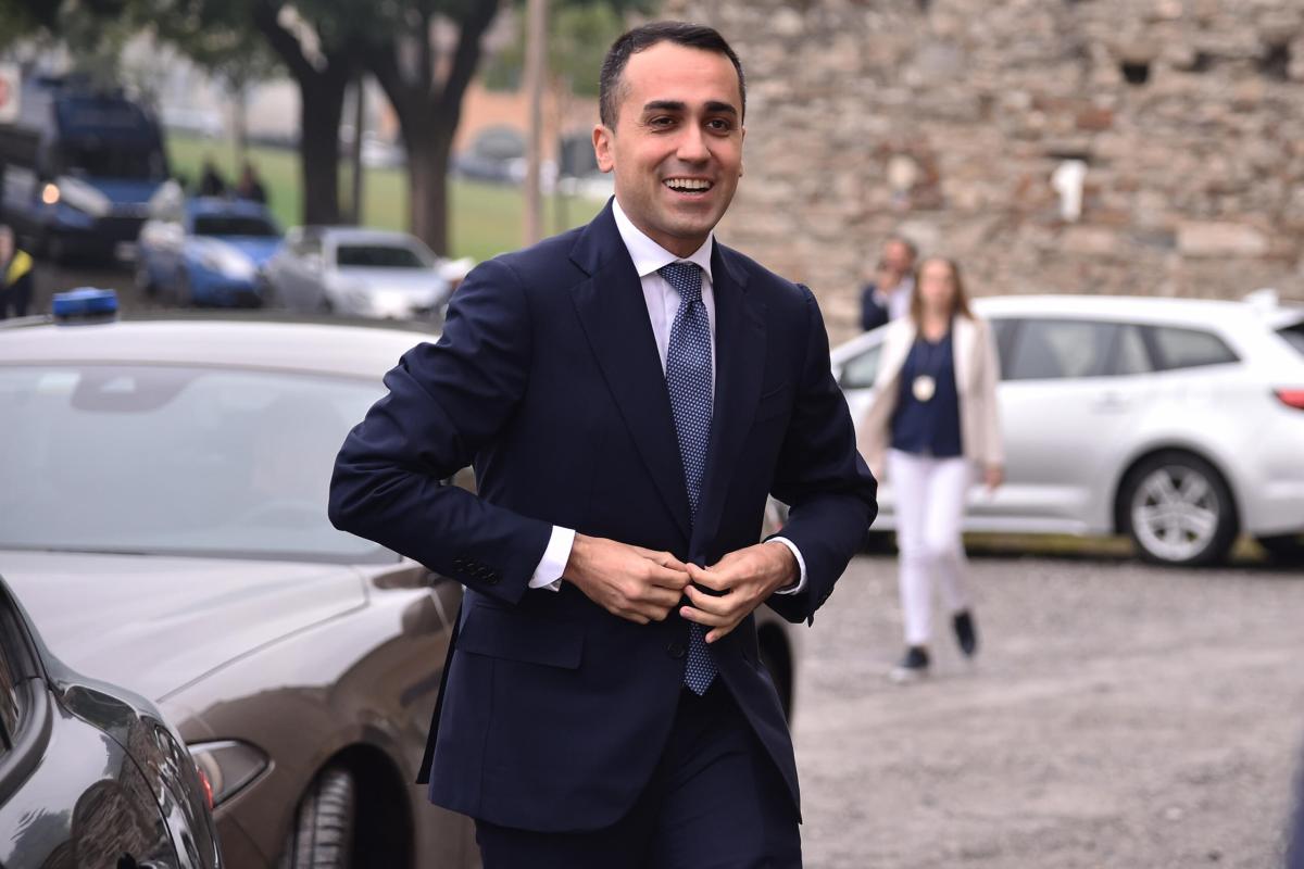 Di Maio sbarca su Twitter, ma il nuovo account viene subito sospeso