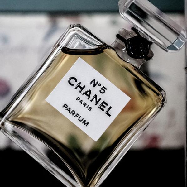 Chanel, fino al 9 gennaio a Parigi una mostra che racconta i profumi della maison