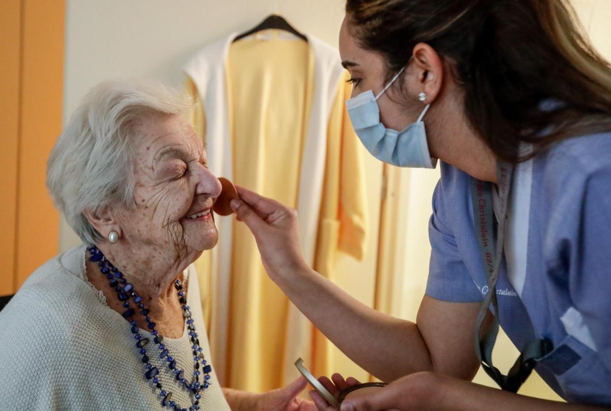 Assegno anziani non autosufficienti sostituisce indennità di accompagnamento: che cos’è e quando arriva