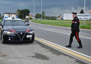 Muore un paracadutista a Pisa. Durante un’esercitazione precipita in un giardino