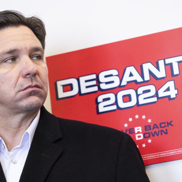 Chi è Ron DeSantis, il candidato presidente che sfida Trump nelle primarie repubblicane