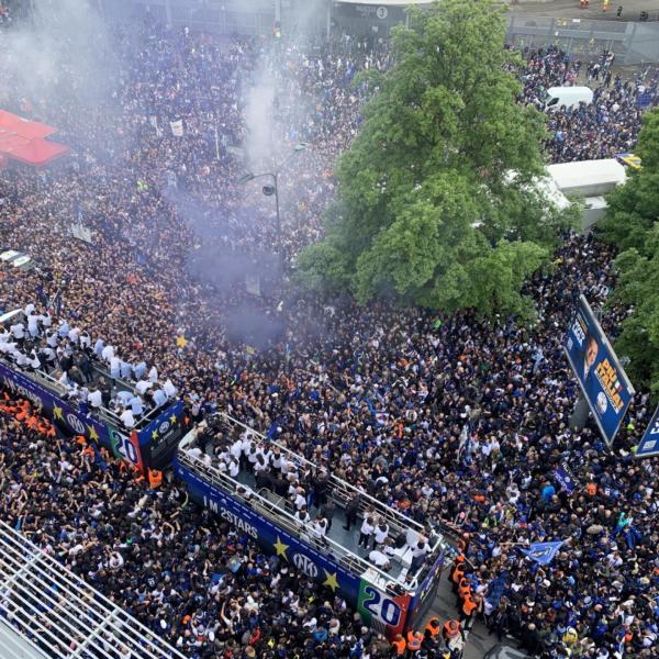 Festa scudetto Inter, tutto pronto in piazza Duomo: quasi 400mila persone per salutare i nerazzurri