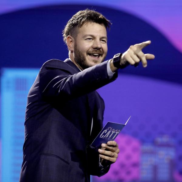 “Da vicino nessuno è normale”, grosso flop per il nuovo programma di Alessandro Cattelan su Raidue: la prima serata raccoglie solo il 5% di share