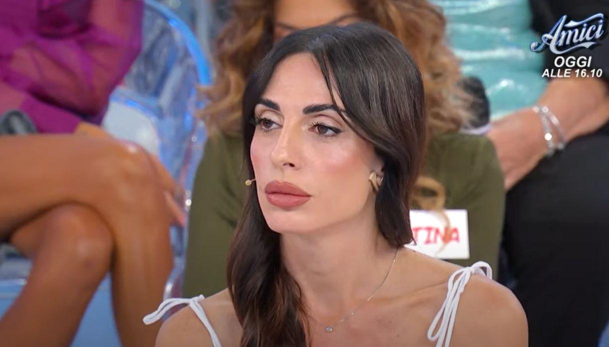 “Uomini e Donne”, riassunto della puntata di oggi 17 ottobre 2024: Tina critica Morena