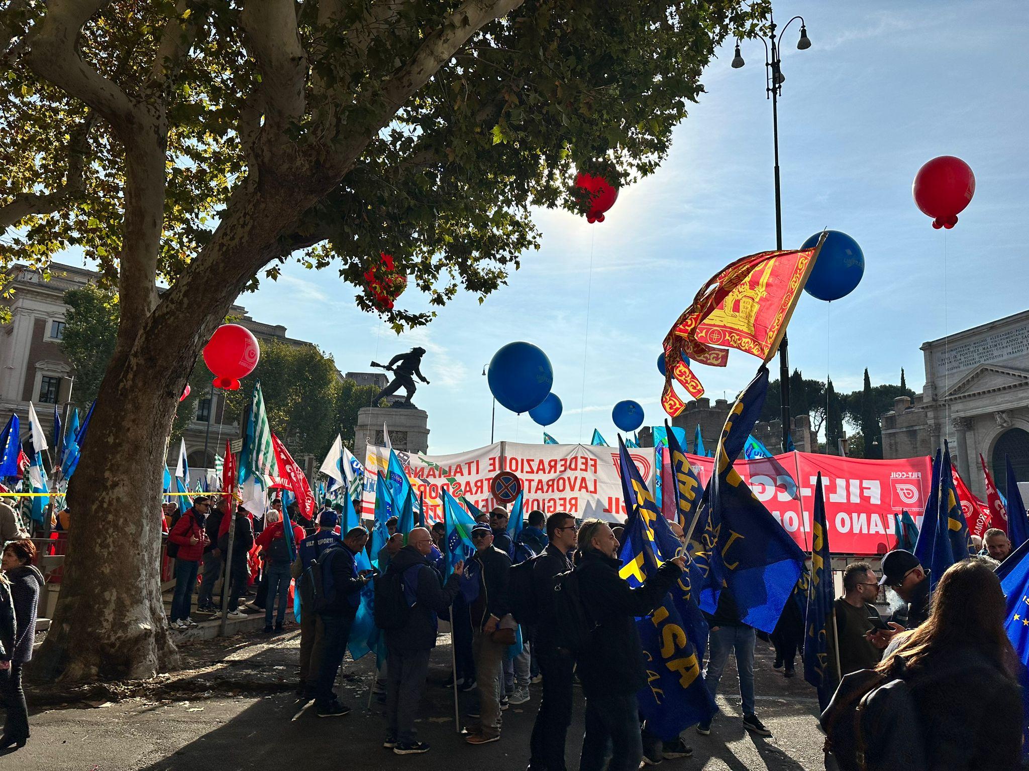 Sciopero trasporti, in piazza a Roma sindacati e opposizioni: “La mobilitazione proseguirà”