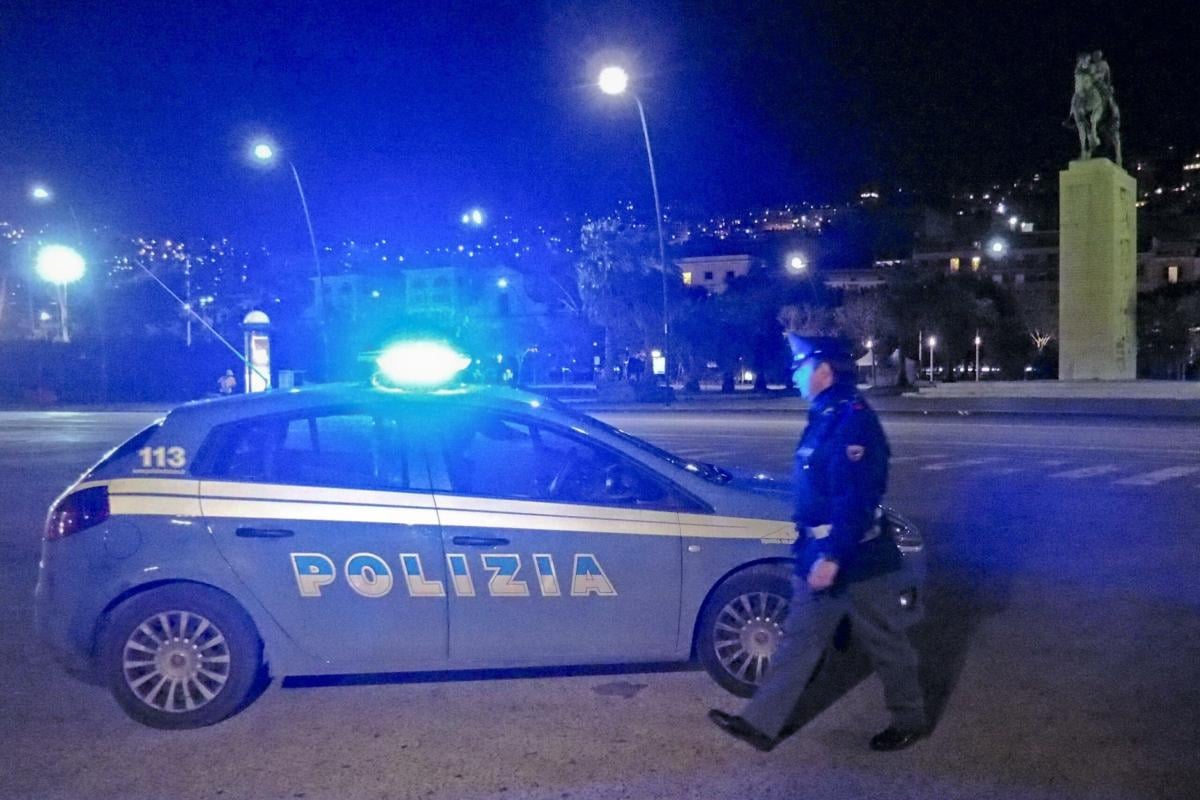 Napoli, 23enne accoltellato davanti a una discoteca a Pozzuoli: è i…