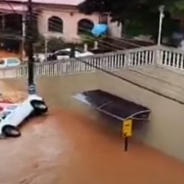 Maltempo in Brasile, piogge torrenziali e inondazioni: almeno 25 morti, migliaia le persone evacuate | FOTO E VIDEO