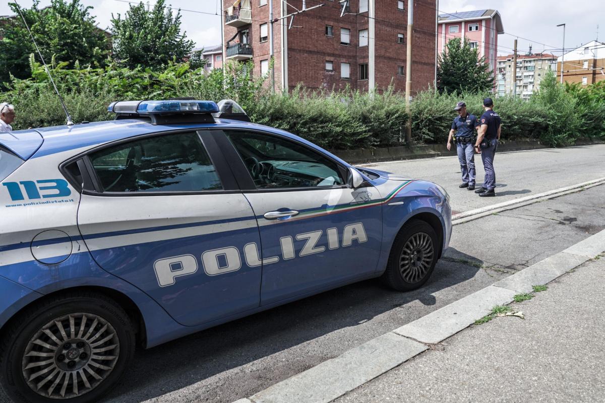 Torino, uomo armato di coltello minaccia i passanti urlando “Allah …