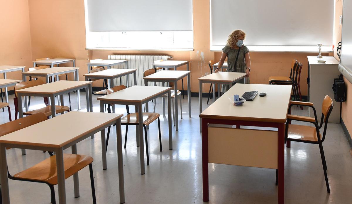 Fa recitare l’Ave Maria in classe e prepara un rosario con i bambin…