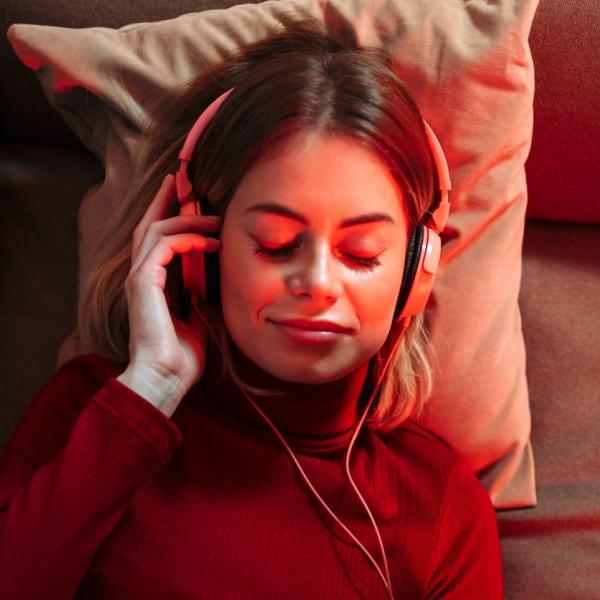 Quale musica è utile per addormentarsi? Ecco quali sono i generi musicali più adatti per prendere sonno