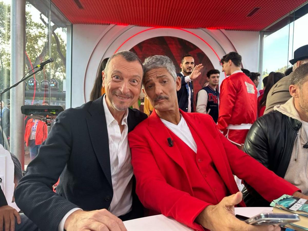 Sanremo 2024, Fiorello e Amadeus inaugurano l’Aristonello: tutto pronto per il Festival | VIDEO