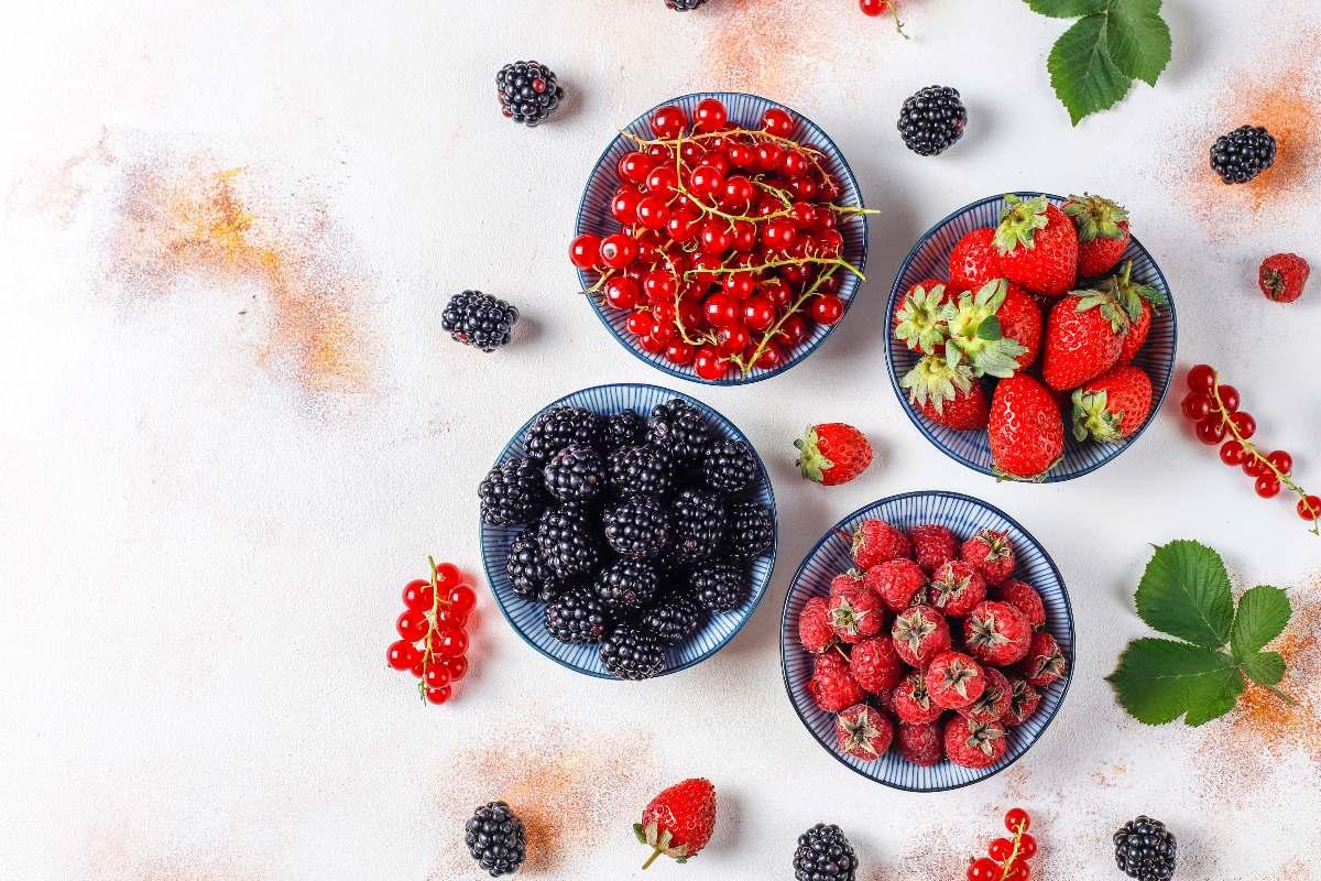 Qual è la frutta a basso contenuto di zuccheri che dovresti includere nella tua dieta