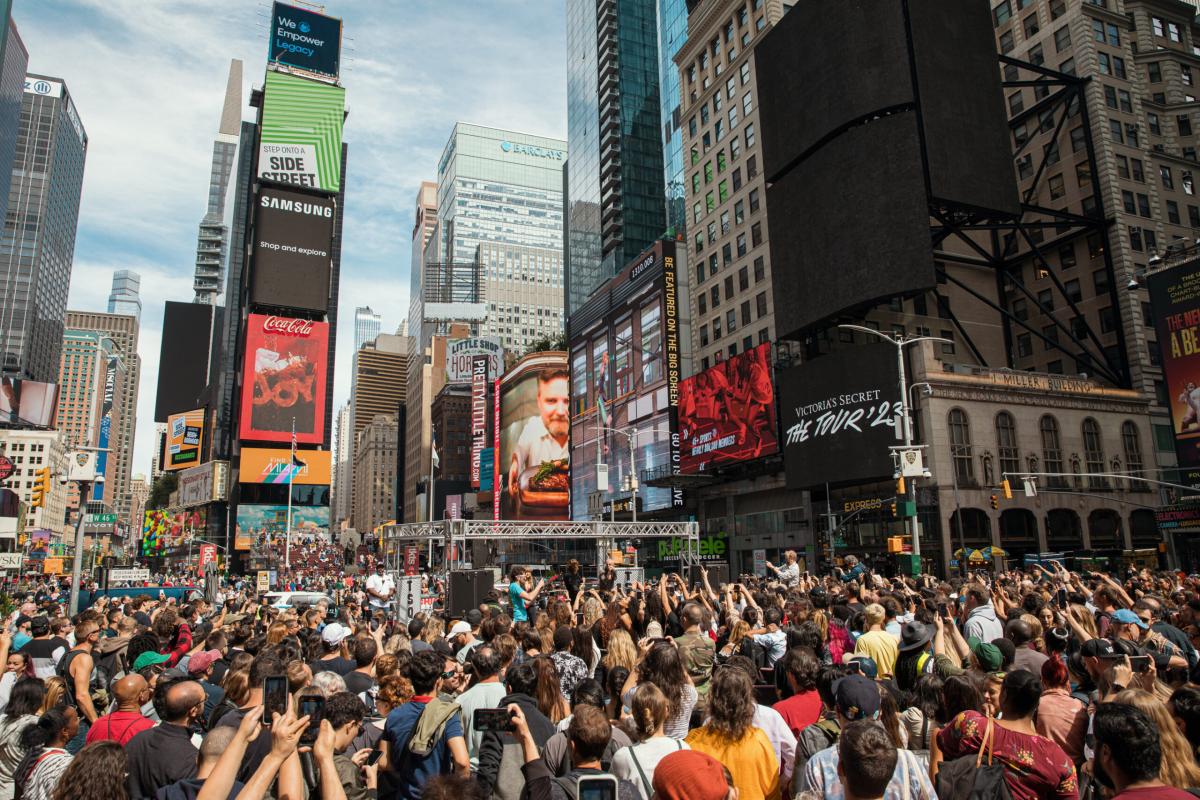 Maneskin in concerto a Times Square a sorpresa | VIDEO