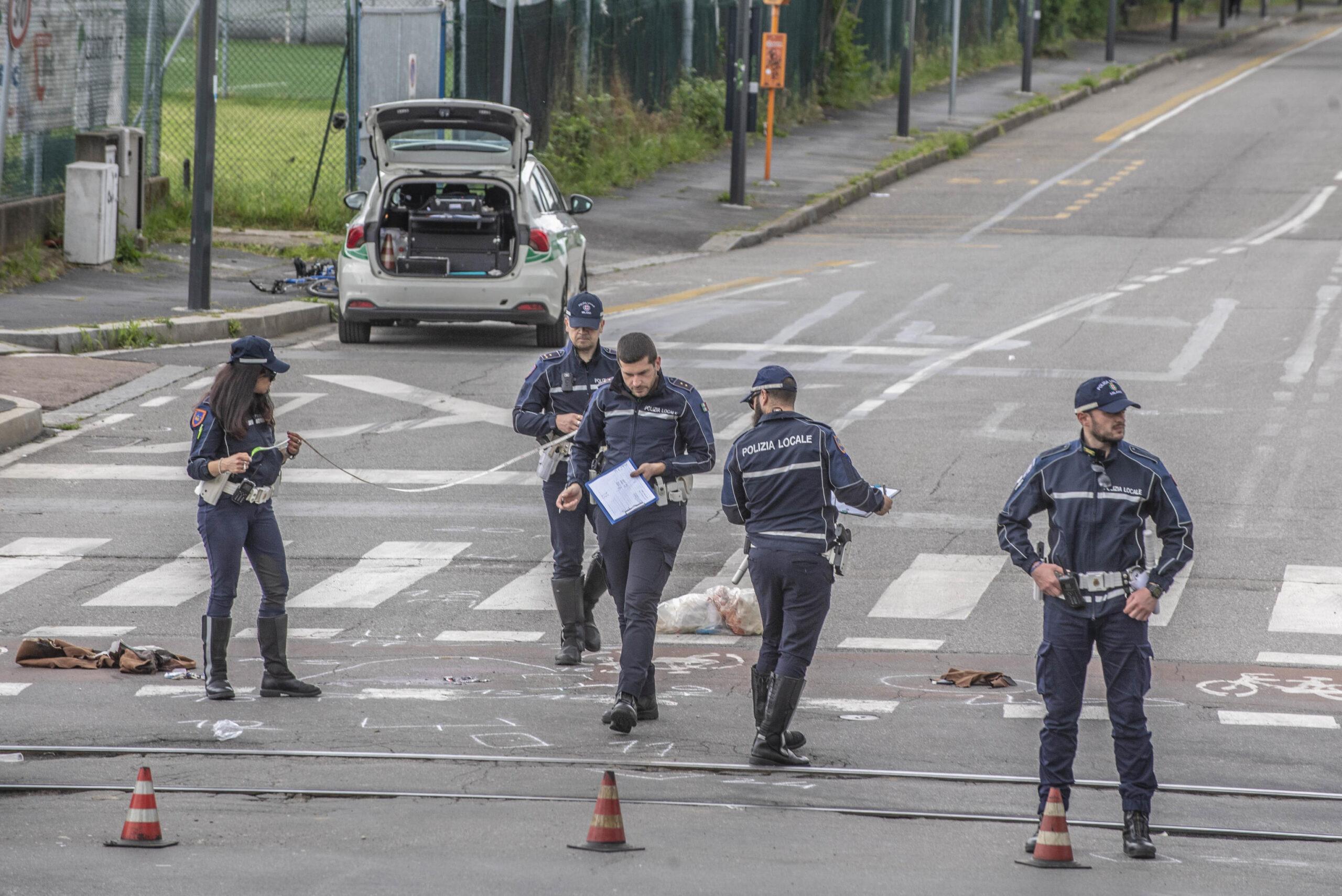 Tragico incidente a Milano: ciclista 55enne muore investito da un tir