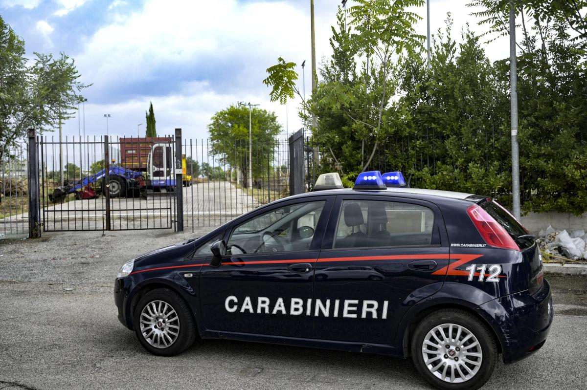 Trapani, maltratta la compagna, incendia un auto e devasta una case…