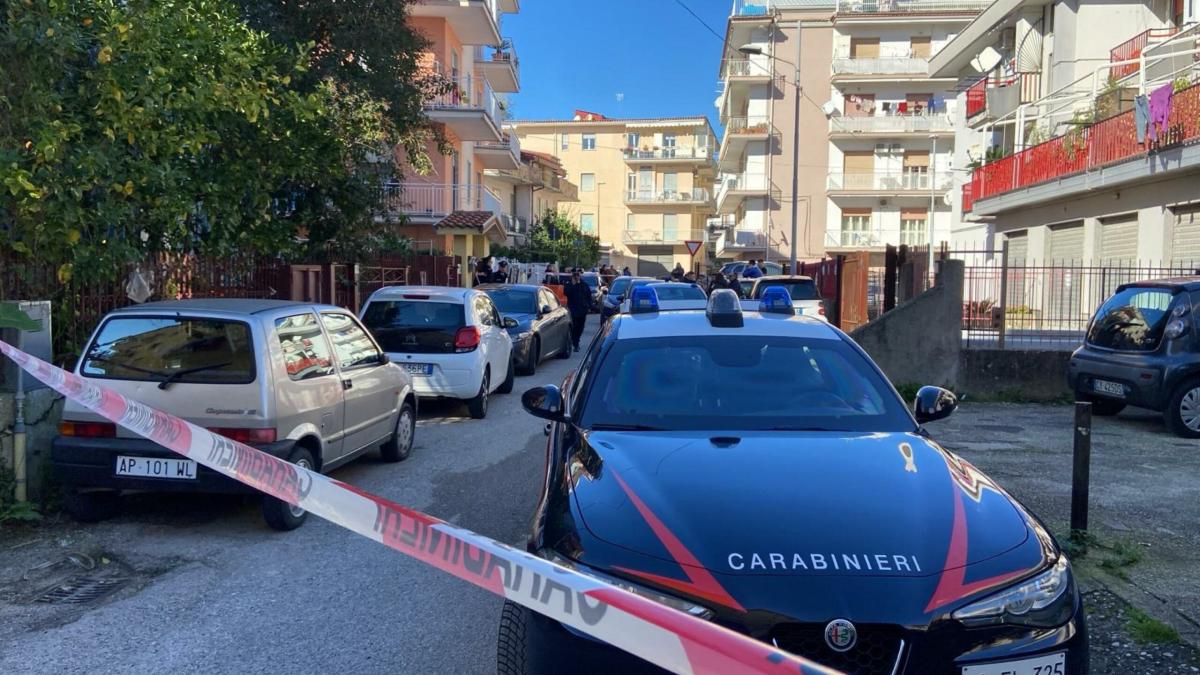 Vincenzo Carnicelli e Annalisa Rizzo trovati morti in casa ad Agropoli, nel Salernitano: ipotesi femminicidio-suicidio