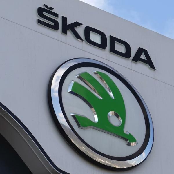 Nuova Skoda Superb 2024: prezzo, interni, dimensioni, motori e uscita