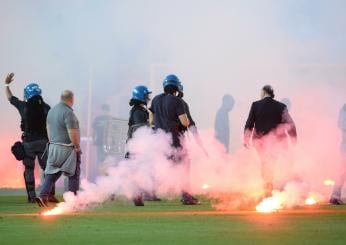 Serie B, scontri dopo Cosenza-Catanzaro: 13 poliziotti contusi, indagini in corso