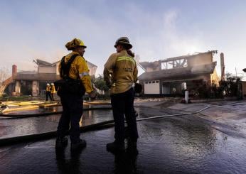 Usa, incendio sui monti a nord di Los Angeles: 15mila acri divorati dalle fiamme, evacuate 20mila persone | VIDEO