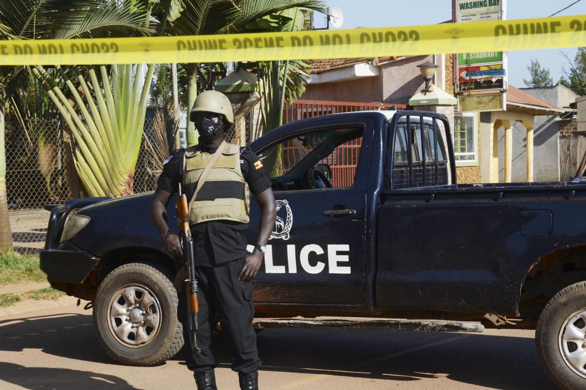 Attacco terroristico in Uganda, almeno 25 studenti uccisi dopo l’as…