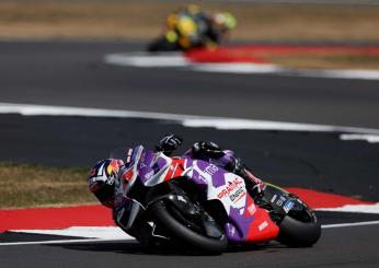 MotoGP, Johann Zarco firma la pole nelle qualifiche di Silverstone