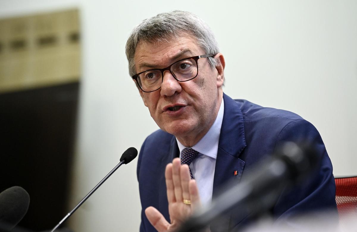 Cgil, durissimo Landini: “Il governo racconta balle, difende i furb…