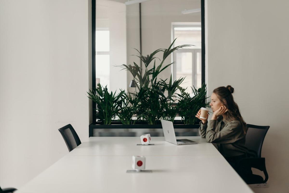 Lavorare 4 giorni a settimana: quanti soldi perde un lavoratore?