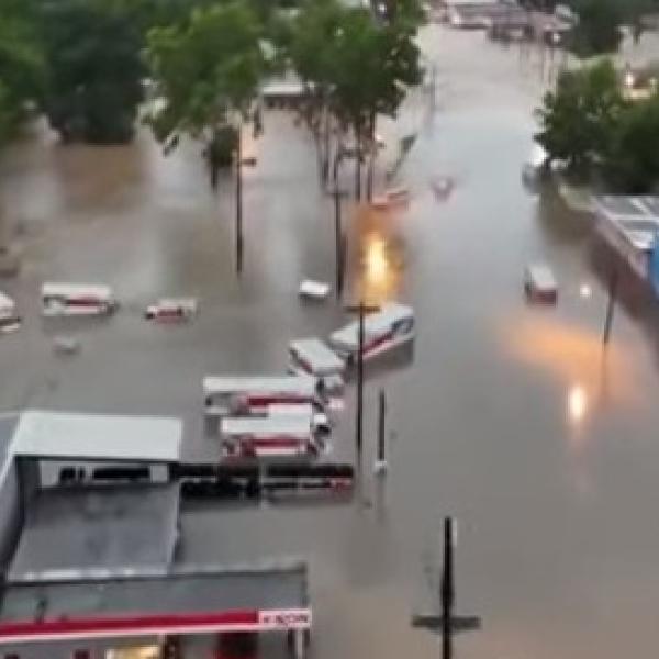 Maltempo in Texas, forti tempeste colpiscono lo Stato: centinaia di persone sono state salvate dalle inondazioni