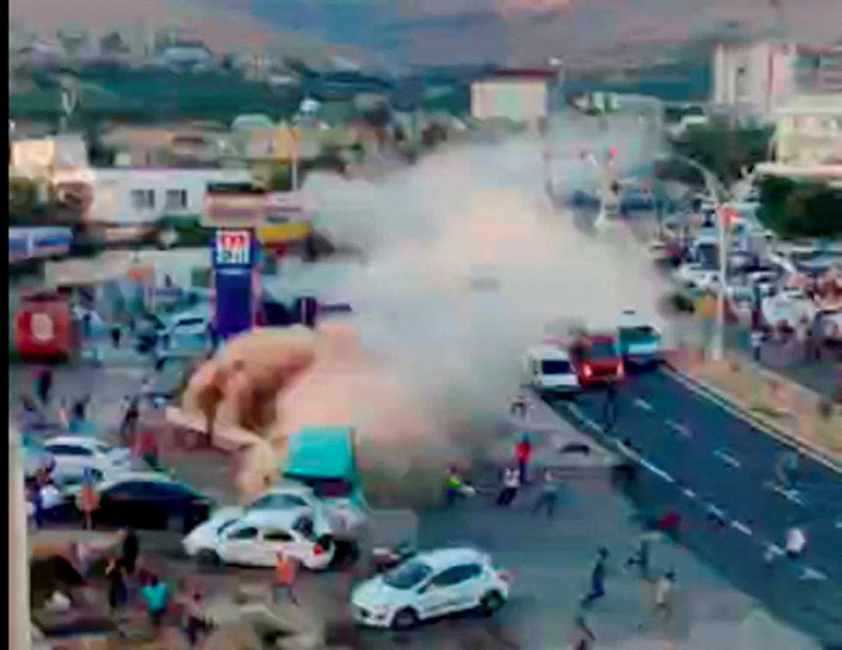 Turchia camion sulla folla: 16 morti e 29 feriti (video)