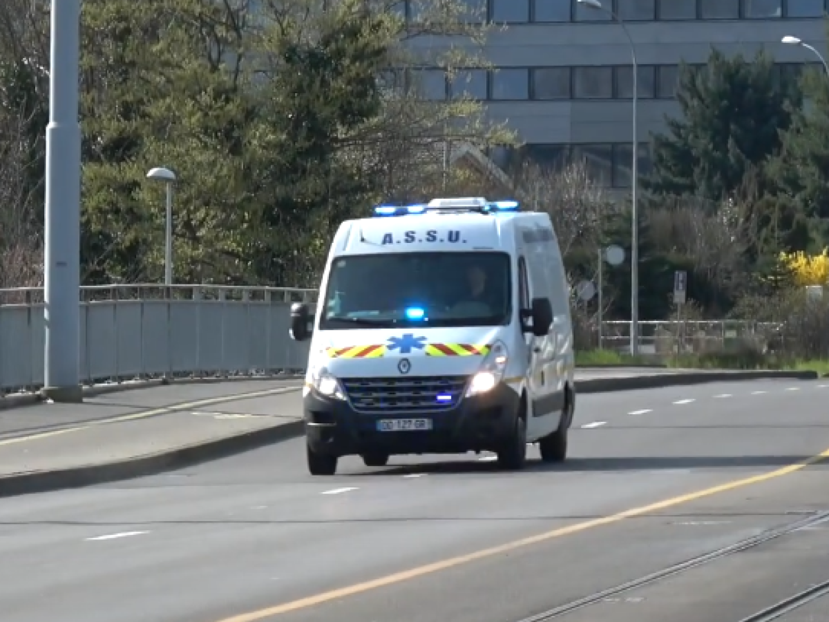 Francia, incidente a La Rochelle: auto travolge un gruppo di bambini in bicicletta, sei feriti | FOTO