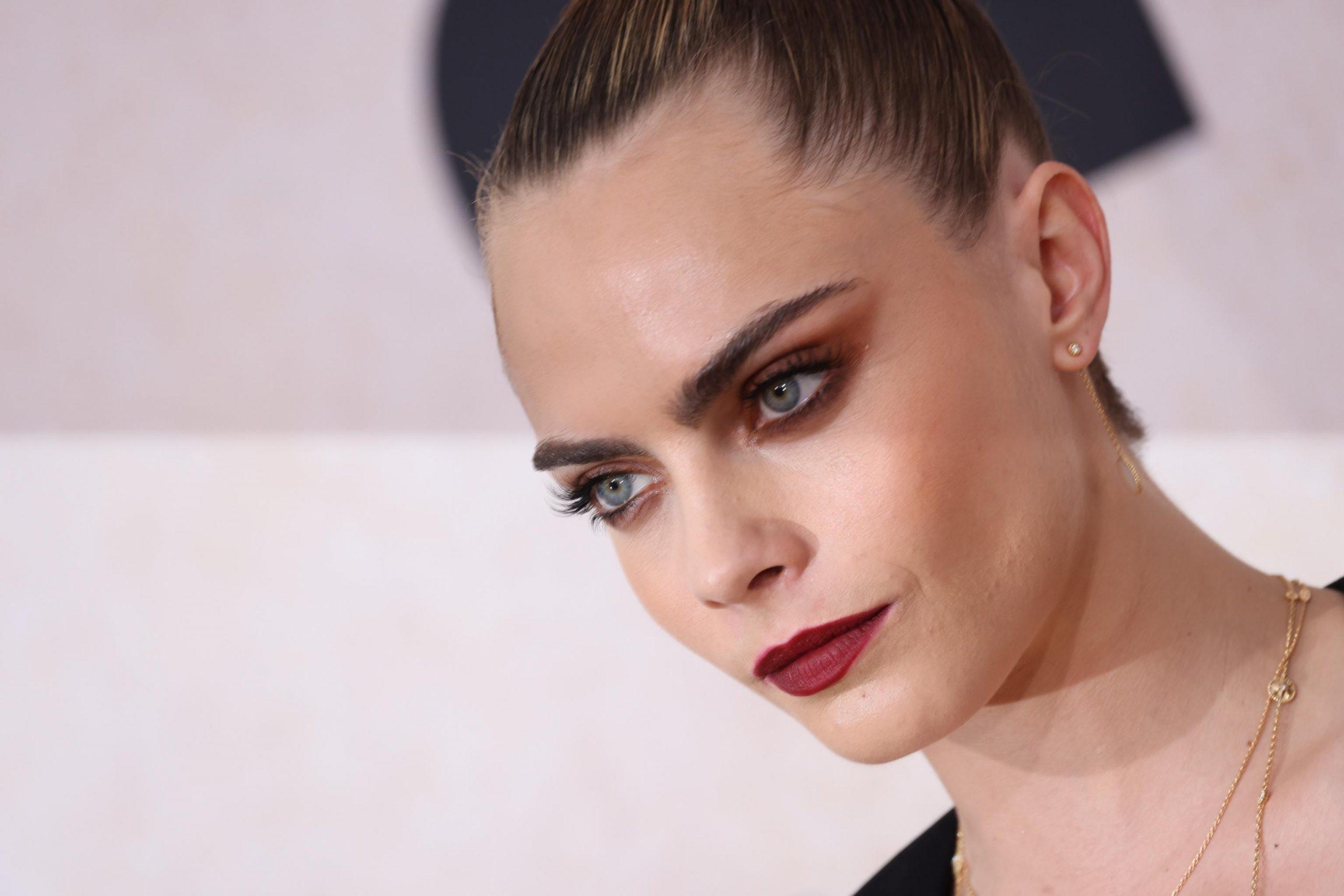 Cara Delevingne in stato confusionale in un video: le sue condizioni preoccupano i fan