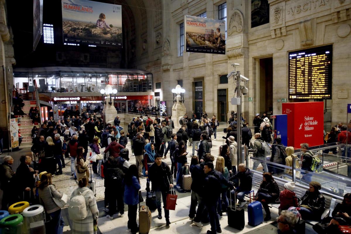 Milano, due arresti in stazione Centrale: banconote false e furto