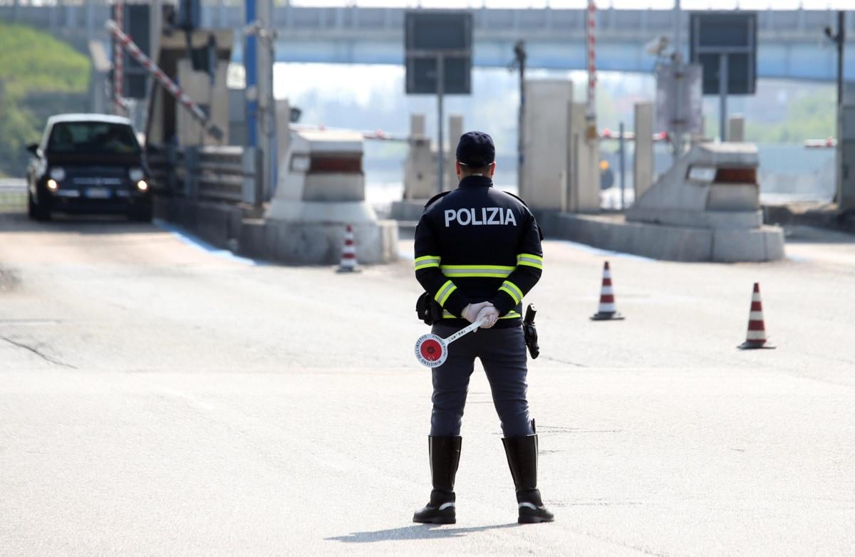 Varese, incidente stradale sull’A9: un’auto si schianta contro un camion, morto un 24enne