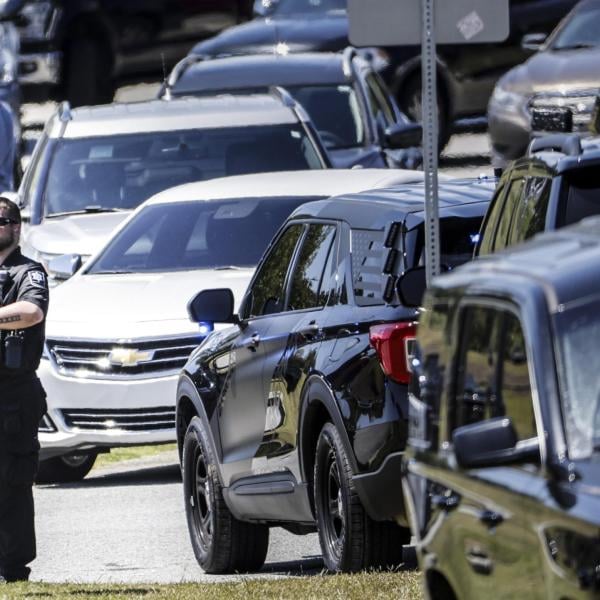 Chi è Colt Gray, il 14enne arrestato per la strage in una scuola di Winder, in Georgia? L’Fbi aveva chiesto di tenerlo d’occhio perché “pericoloso”