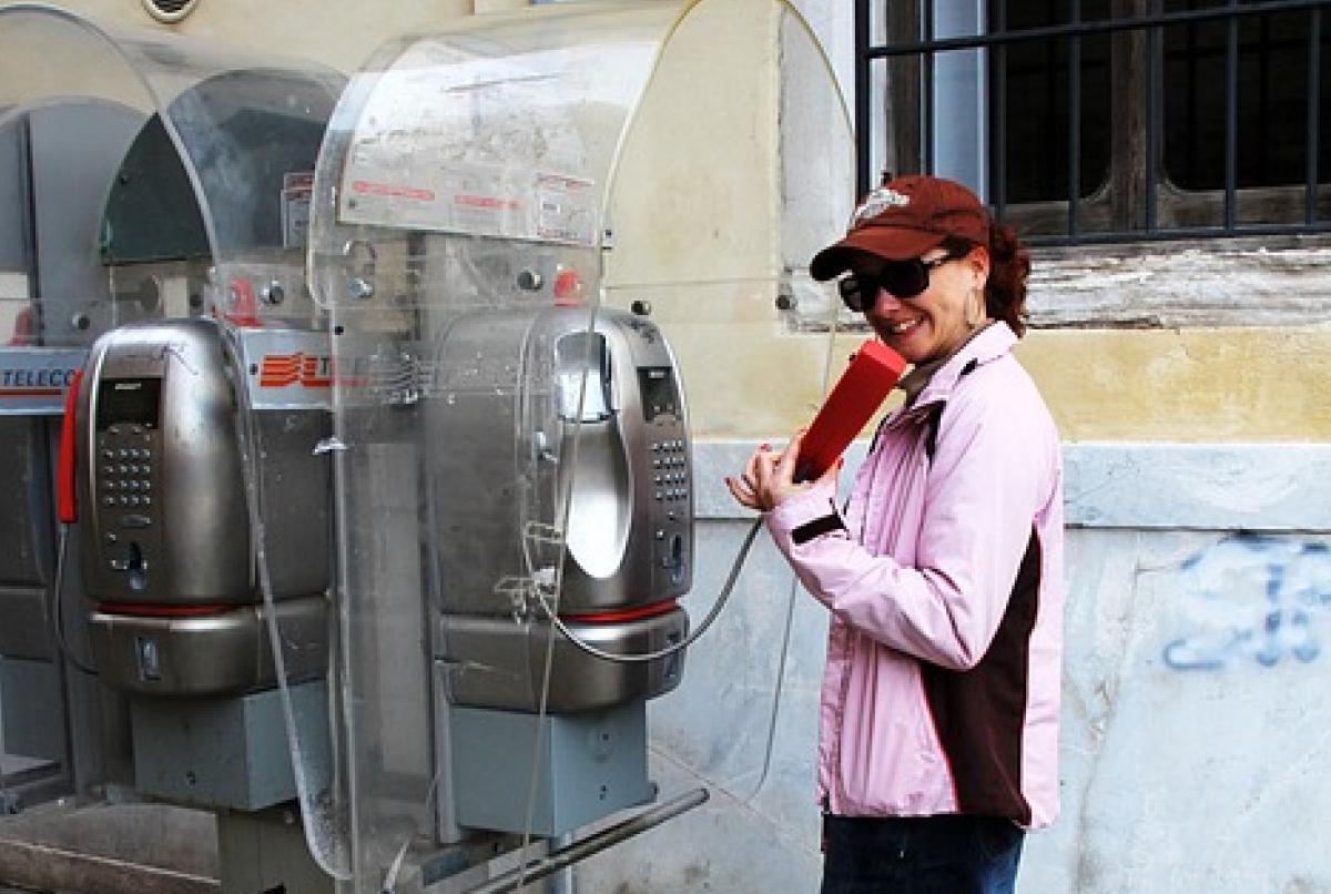 Roma, cabine telefoniche trasformate in bibliocabine