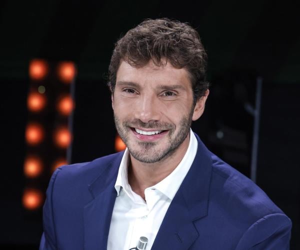 Cena di Natale su Rai 1: da Stefano De Martino a Gianni Morandi, tutti gli ospiti