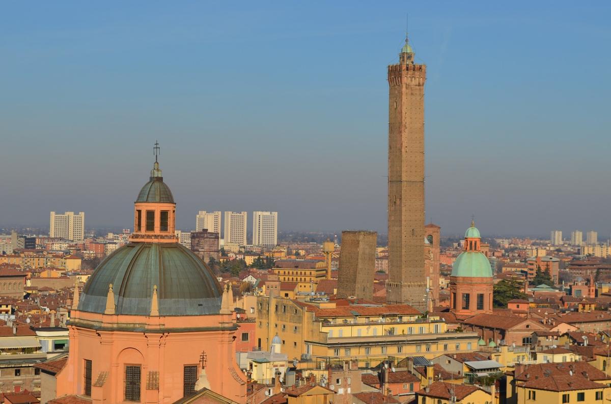 Bologna, chi è il dipendente comunale accoltellato nel quartiere Santo Stefano? E’ in gravissime condizioni