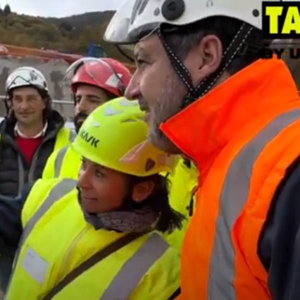 Firenze, Salvini visita il cantiere della galleria San Donato sull’A1 | VIDEO