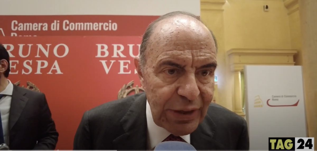 Bruno Vespa presenta il nuovo libro e ricorda Berlusconi : “L’Itali…