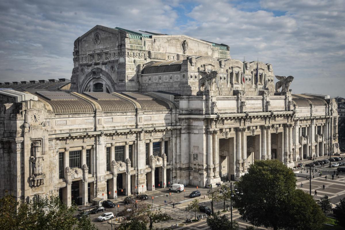 Violenza sessuale a Milano, donna stuprata nell’ascensore della Sta…