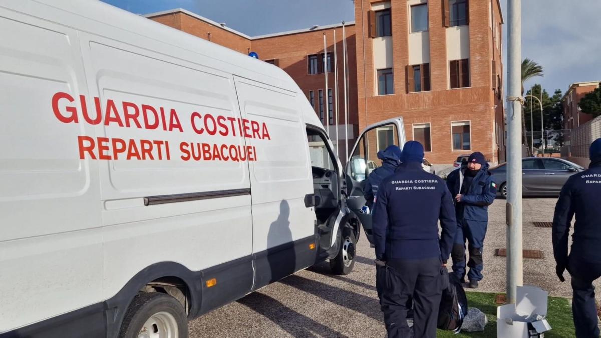 Lecco, cadavere rinvenuto in un’auto nel lago, sulla spiaggia di Ri…