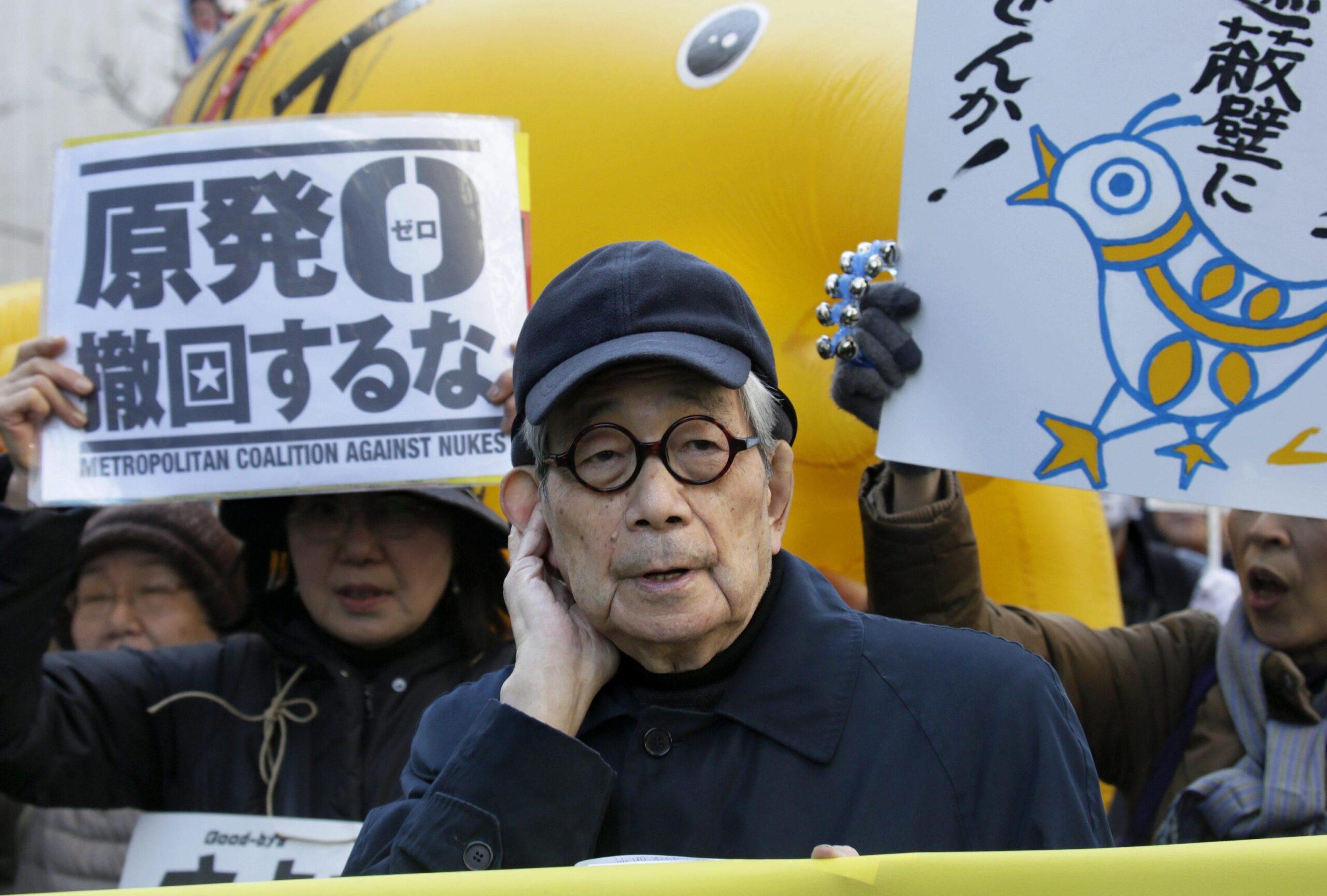 Morto Kenzaburo Oe: premio Nobel per la letteratura ed attivista antinucleare, aveva 88 anni