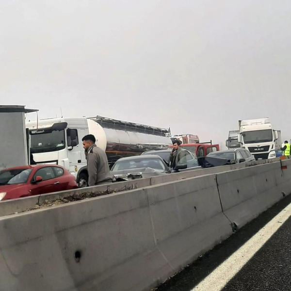 Piacenza, incidente sull’A21: scontro tra camion ed auto, un morto e 7 feriti