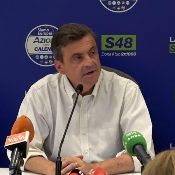 Carlo Calenda annuncia sui social: “Per qualche giorno sarò fuori gioco per un intervento chirurgico”