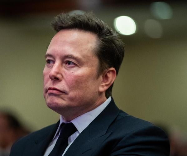 Musk contro MAGA sull’immigrazione: tensioni già prima dell’inizio del mandato Trump